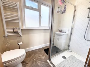 Shower room- click for photo gallery